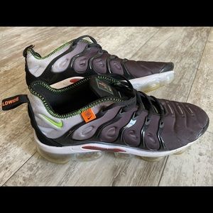 Men’s Size 10 Nike Air Vapor Max Plus Worldwide Pack